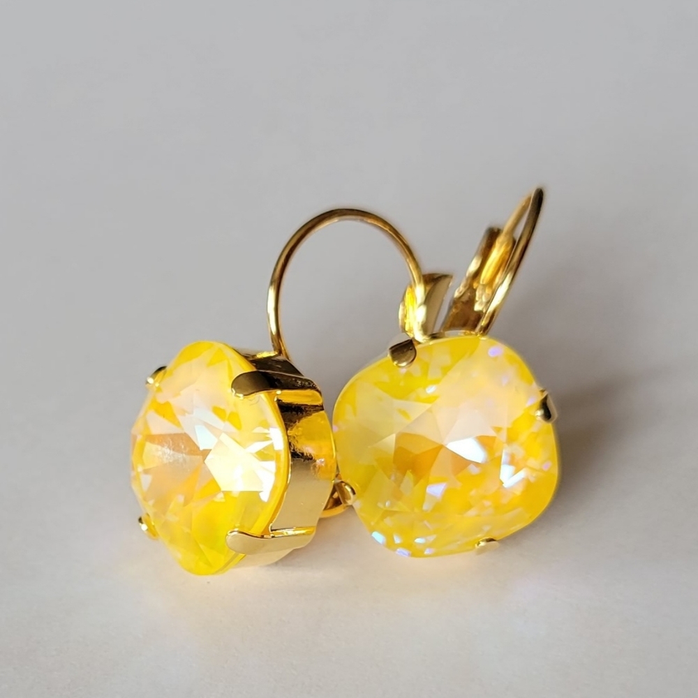 ☀️🔥HP🔥☀️NEW Swarovski Crystal Earrings in Gold - Picture 5 of 7